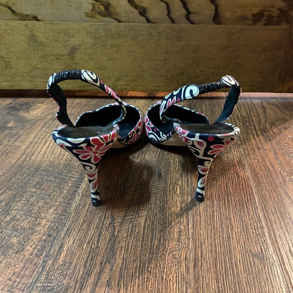 100% authentic autographed Manolo Blahnik pumps - Picture 5 of 6